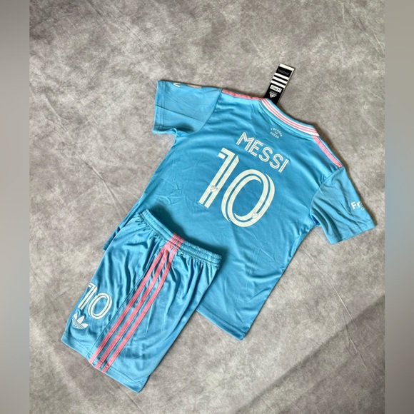 Inter Miami Away kit Messi 10 - Picture 6 of 7